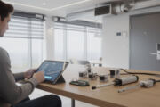 découvrez comment choisir les bons actionneurs pour optimiser votre installation domotique et rendre votre maison intelligente plus efficace et conviviale.